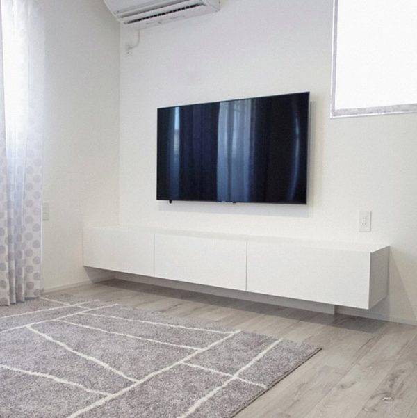 ホワイトのテレビボード