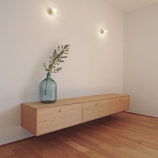 シンプルデザインのフロートTVボード