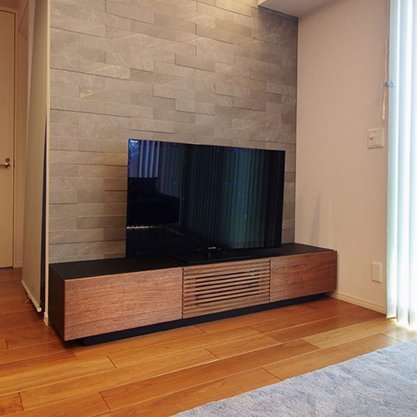 ブラック×ウォールナットのテレビボード