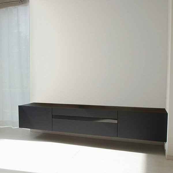 ブラックのフロートテレビボード