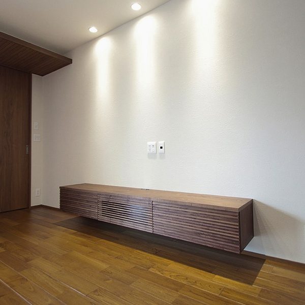 ルーバーデザインのフロートテレビボード